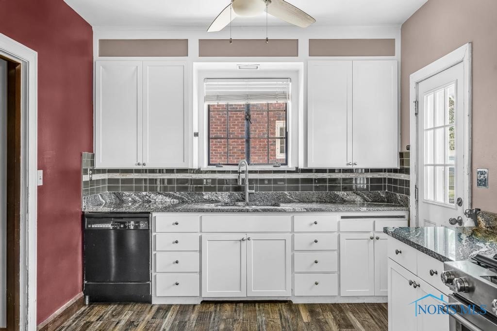 1935 Shenandoah Road Toledo, OH 43607 - Photo 18 of 45 Updated Kitchen