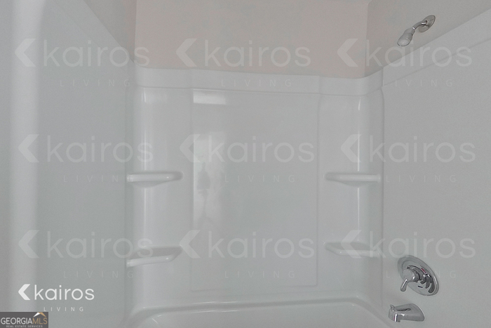 18 Duluth Drive Brunswick, GA 31525 - Photo 20 of 26 a bathroom with a shower