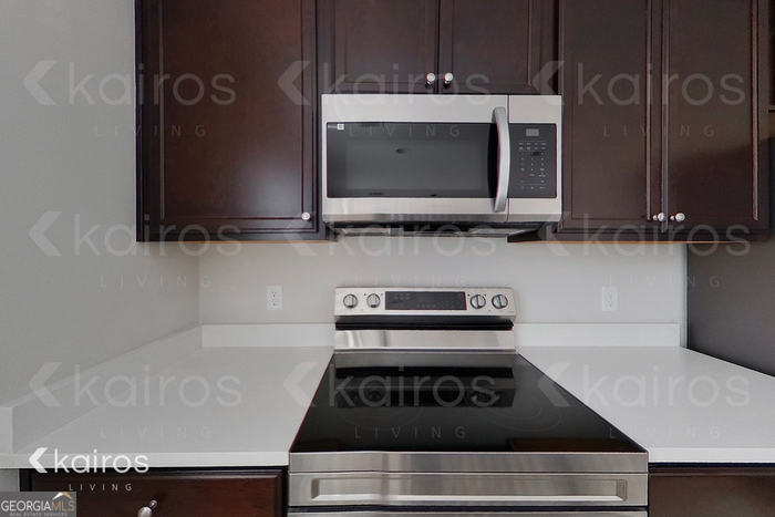 18 Duluth Drive Brunswick, GA 31525 - Photo 8 of 26 a kitchen with a stove and a microwave