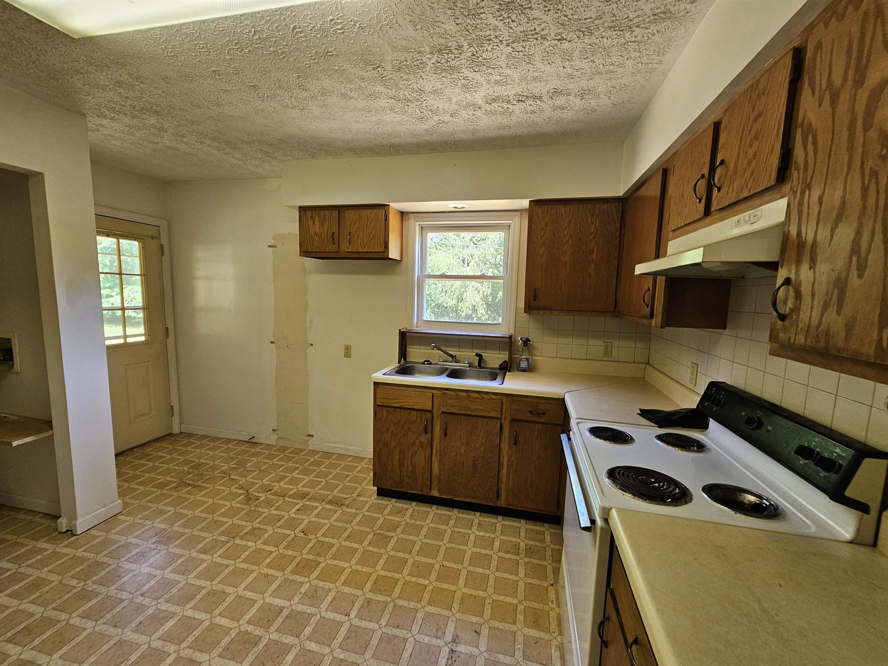 2105 Coles Mountain Road Covington, VA 24426 - Photo 17 of 66 Eat-in Kitchen