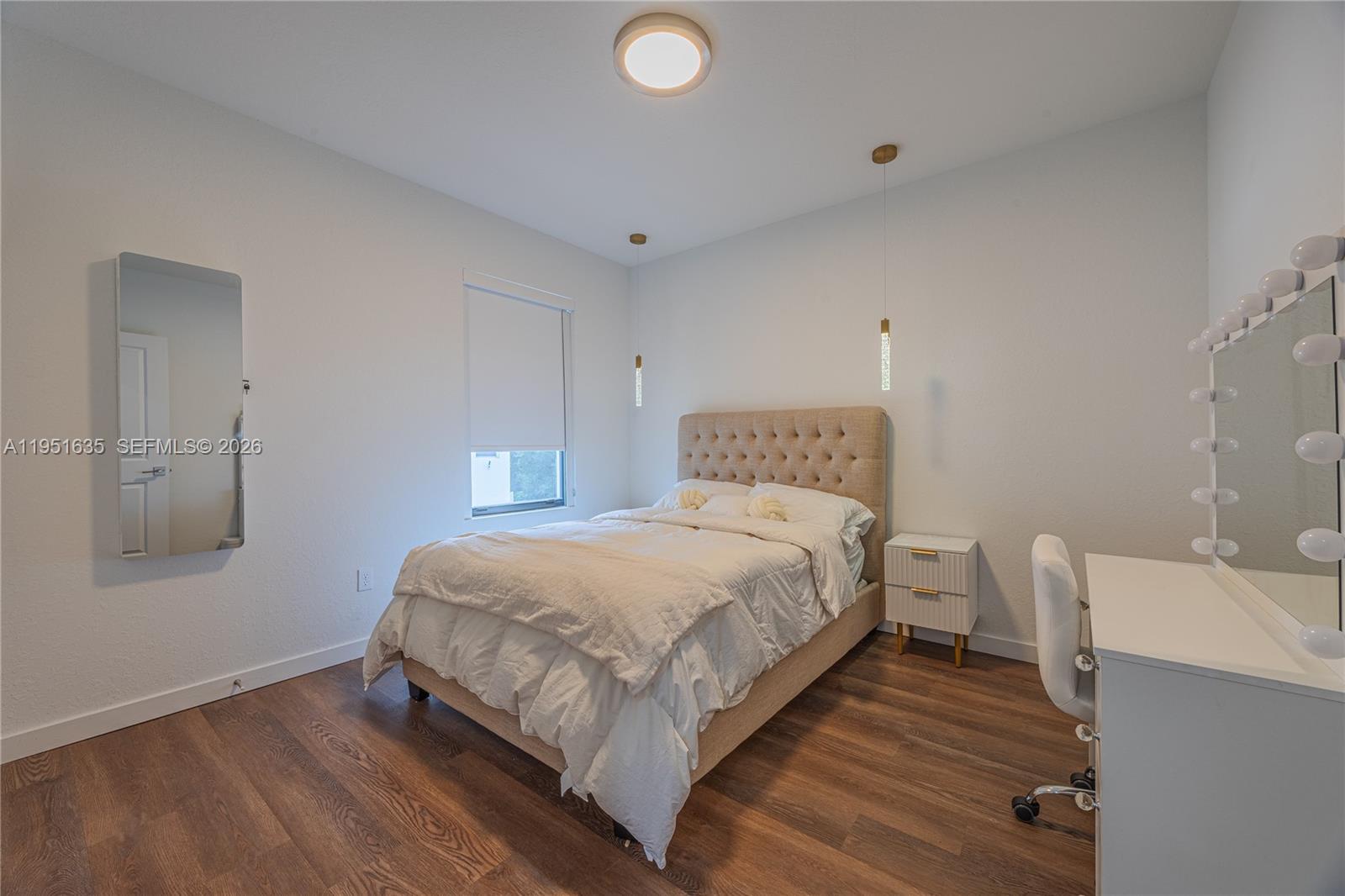 7126 Rockwood Road Jupiter, FL 33458 - Photo 26 of 30 a bedroom with a bed and a lamp