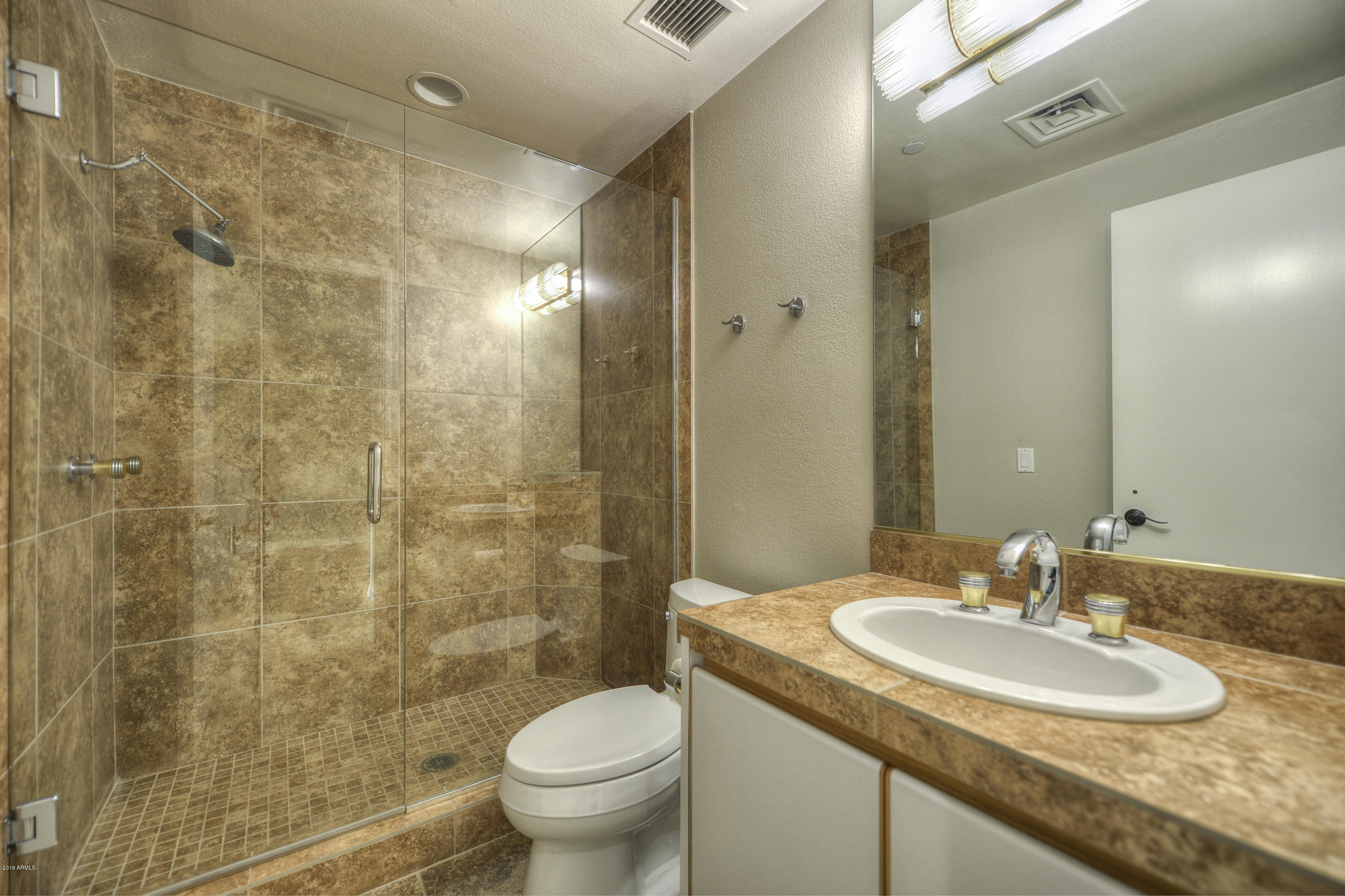1040 East Osborn Road, Unit 603 Phoenix, AZ 85014 - Photo 14 of 42 021_Guest Bath