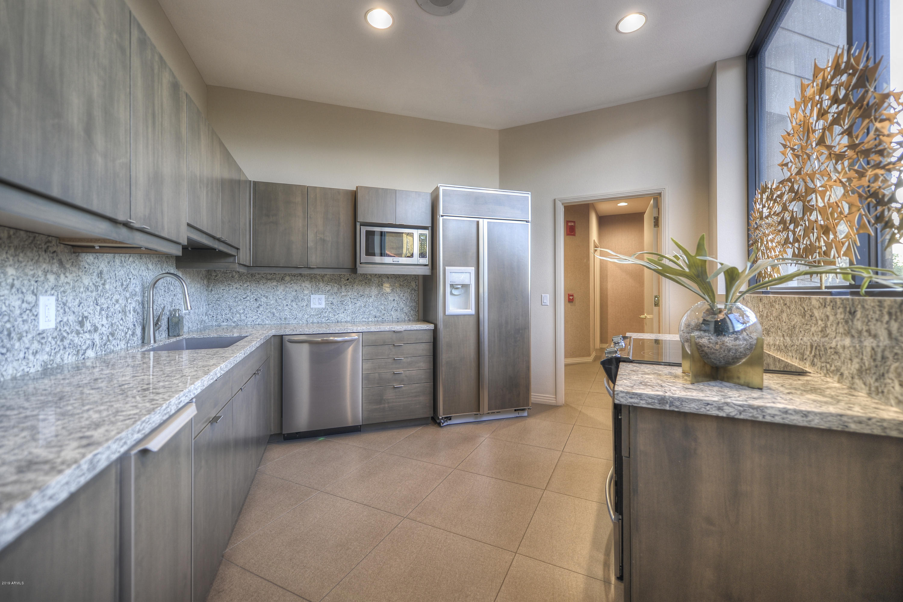 1040 East Osborn Road, Unit 603 Phoenix, AZ 85014 - Photo 23 of 42 006_Clubhouse Kitchen