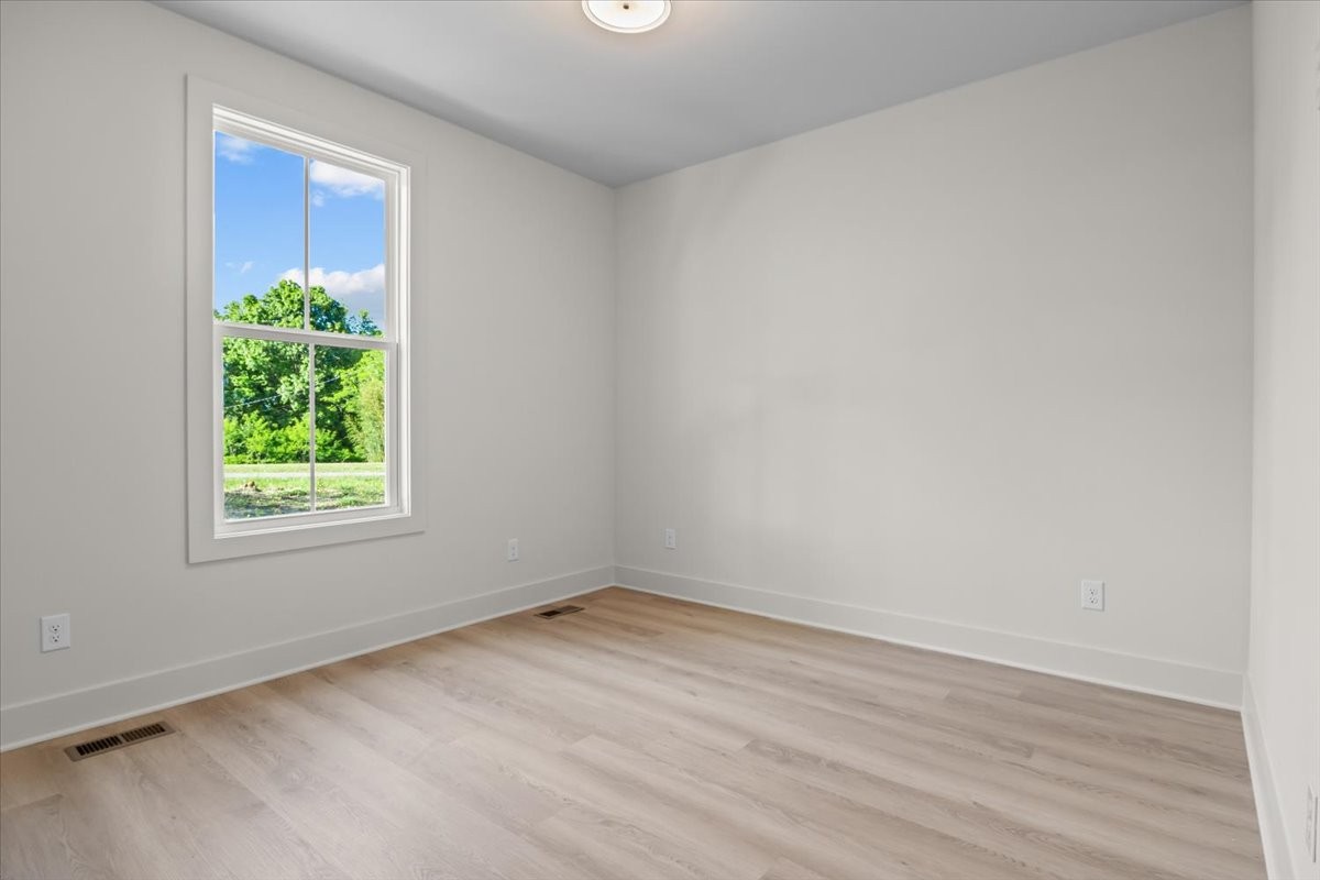 591 Fire Tower Road Dickson, TN 37055 - Photo 19 of 24 an empty room with a window