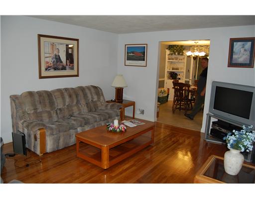 126 Viceroy Road Warwick, RI 02886 - Photo 3 of 10 Living Room.