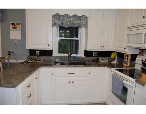 126 Viceroy Road Warwick, RI 02886 - Photo 4 of 10 Kitchen.