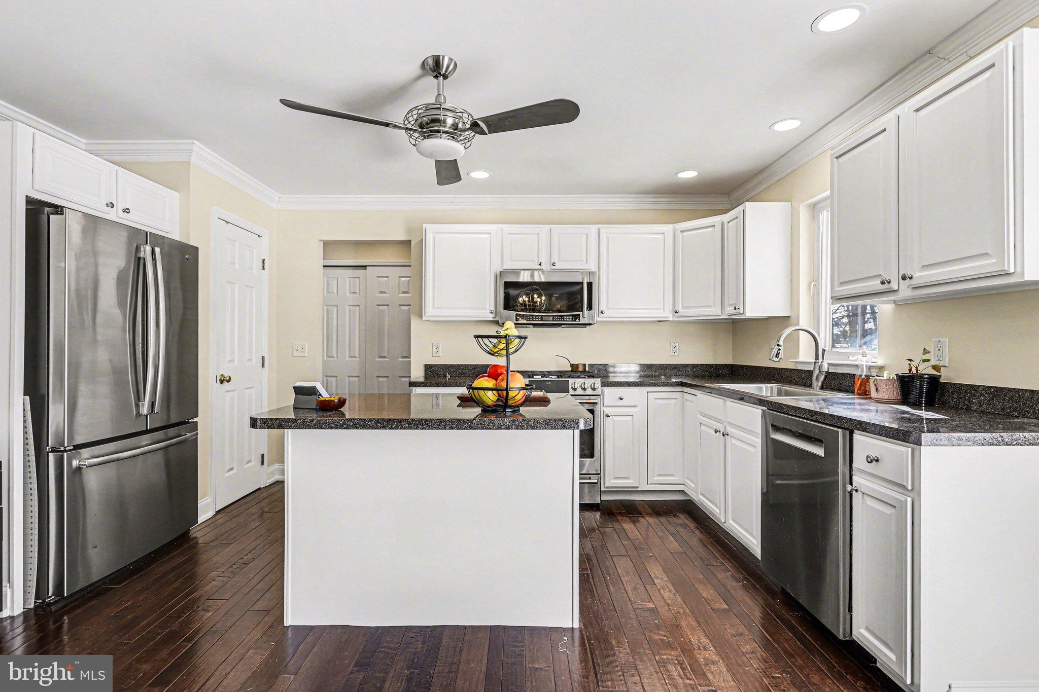 207 Edenderry Way Enola, PA 17025 - Photo 11 of 40 Modern kitchen with sleek finishes.