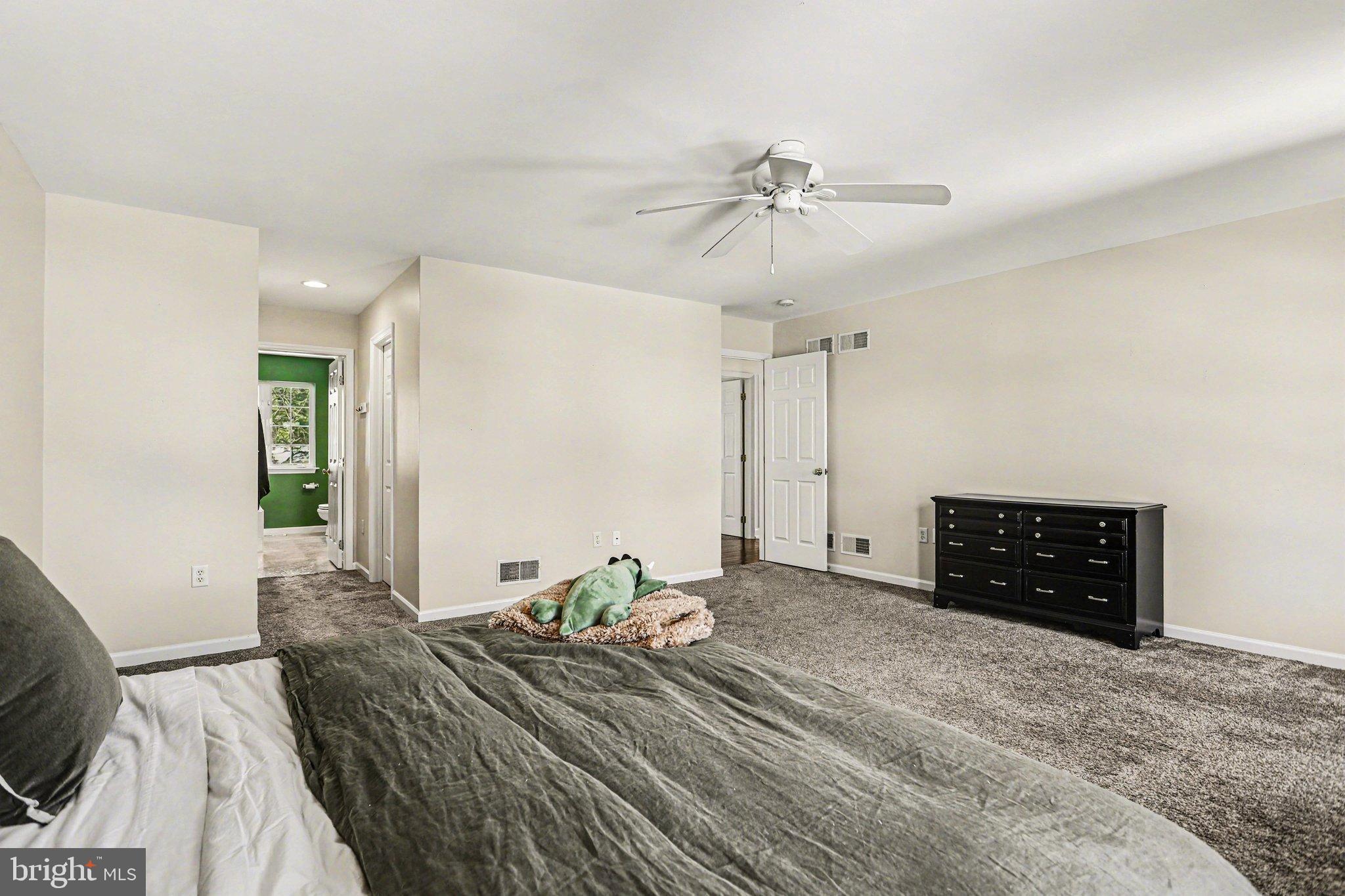 207 Edenderry Way Enola, PA 17025 - Photo 21 of 40 Spacious bedroom with neutral tones.