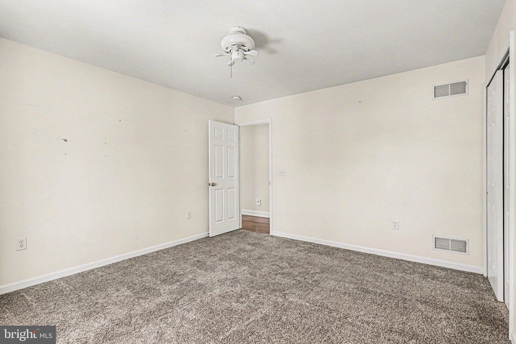 207 Edenderry Way Enola, PA 17025 - Photo 27 of 40 Spacious room ready for your personal touch.