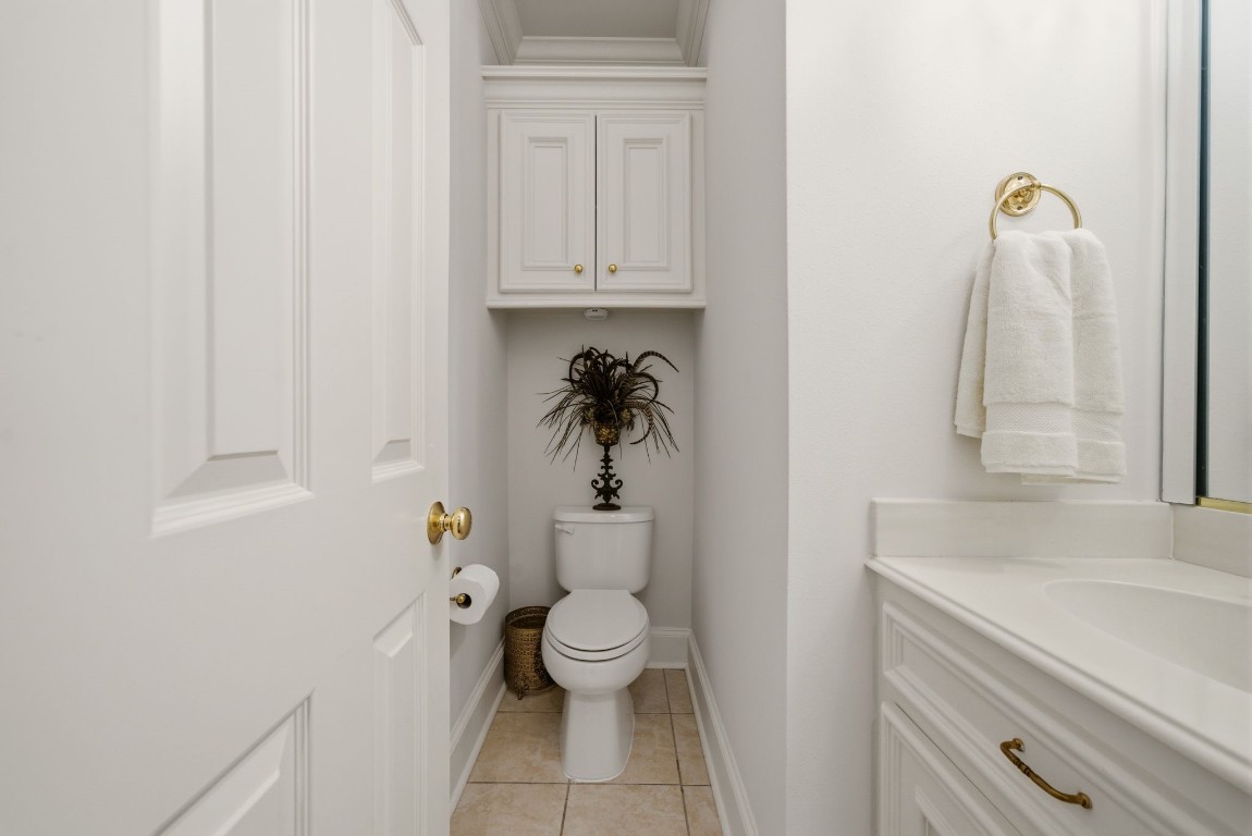 3 Martin Lane Spring Valley Village, TX 77055 - Photo 11 of 32 First floor powder bath.