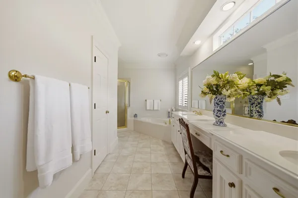 $1,685,000 | 3 Martin Lane, Spring Valley Village, TX 77055