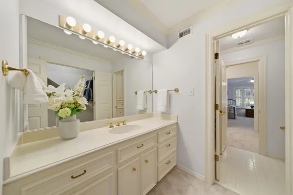 $1,685,000 | 3 Martin Lane, Spring Valley Village, TX 77055