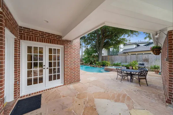 $1,685,000 | 3 Martin Lane, Spring Valley Village, TX 77055