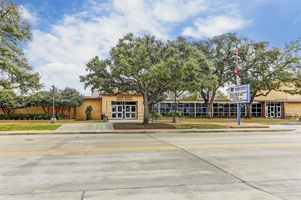 $1,685,000 | 3 Martin Lane, Spring Valley Village, TX 77055