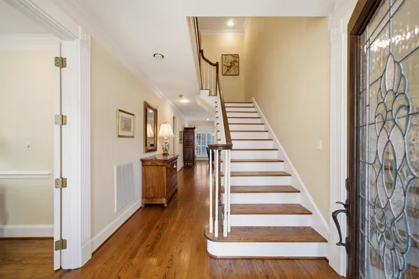 $1,685,000 | 3 Martin Lane, Spring Valley Village, TX 77055