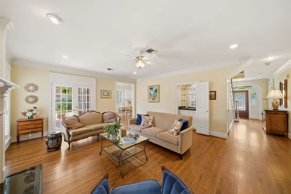 $1,685,000 | 3 Martin Lane, Spring Valley Village, TX 77055