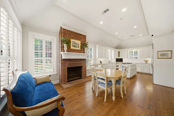 $1,685,000 | 3 Martin Lane, Spring Valley Village, TX 77055