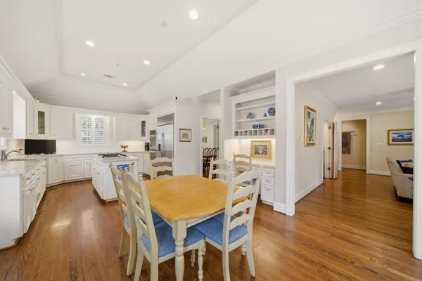 $1,685,000 | 3 Martin Lane, Spring Valley Village, TX 77055