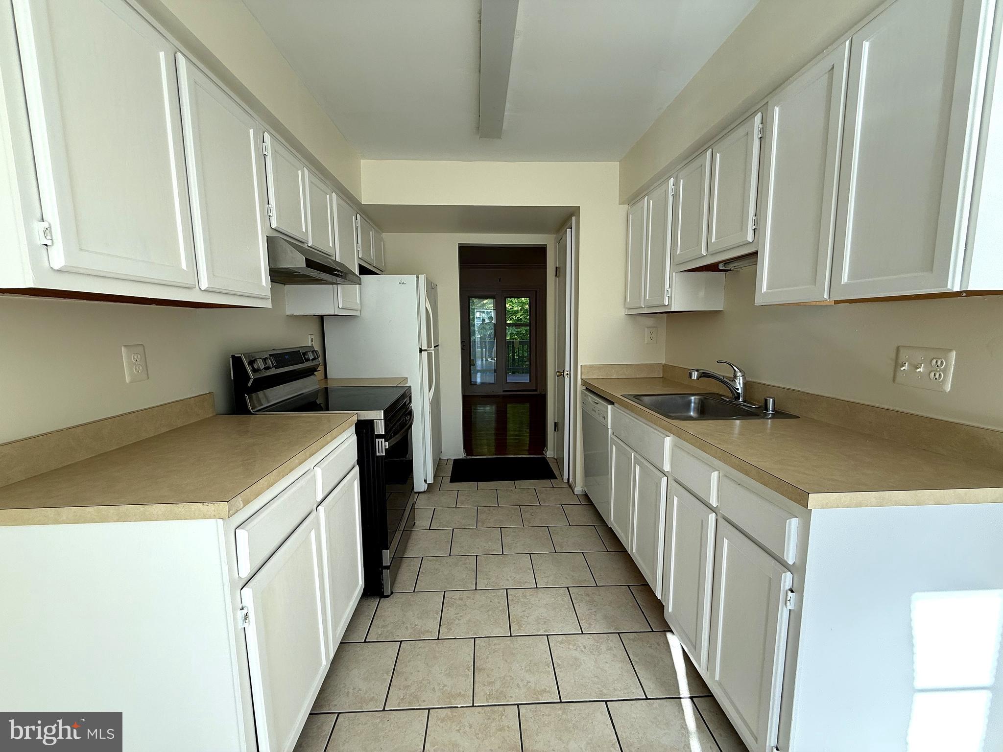 11 Wimbledon Court Silver Spring, MD 20906 - Photo 4 of 21 a kitchen with a sink and cabinets