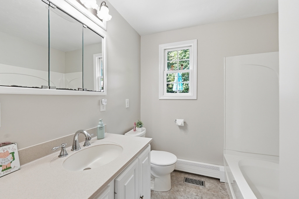 45 Stoneleigh Road Worcester, MA 01606 - Photo 16 of 42 Gallery Image 16