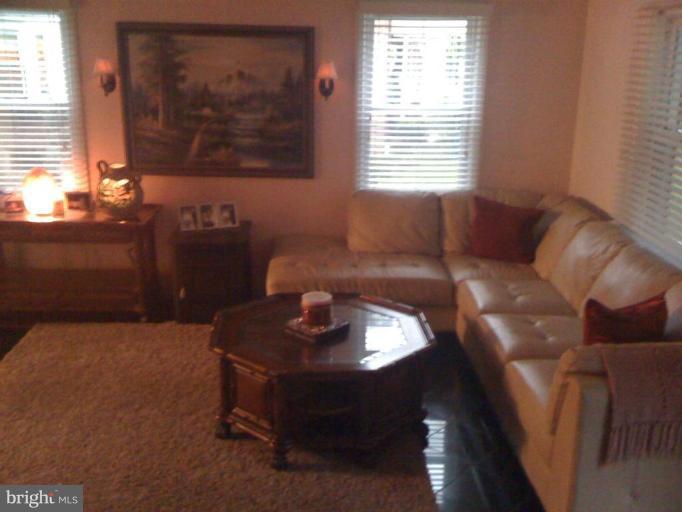 3800 Bancroft Road Baltimore, MD 21215 - Photo 3 of 4 Living Room