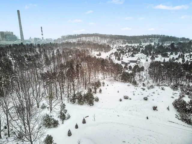 $349,900 | 17210 Beachview Drive, West Olive, MI 49460