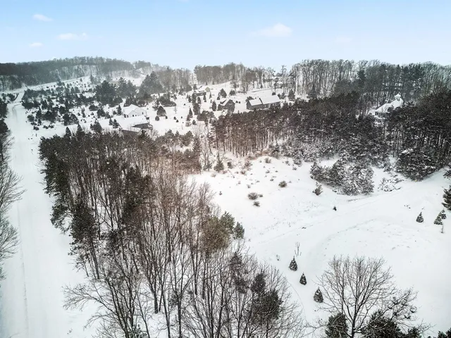 $349,900 | 17210 Beachview Drive, West Olive, MI 49460