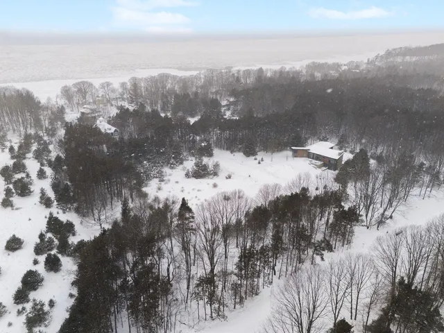 $349,900 | 17210 Beachview Drive, West Olive, MI 49460