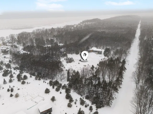 $349,900 | 17210 Beachview Drive, West Olive, MI 49460