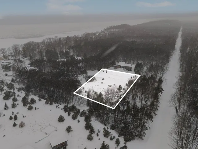 $349,900 | 17210 Beachview Drive, West Olive, MI 49460