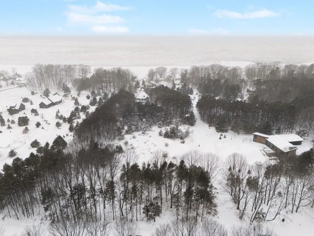 $349,900 | 17210 Beachview Drive, West Olive, MI 49460