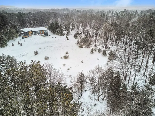 $349,900 | 17210 Beachview Drive, West Olive, MI 49460