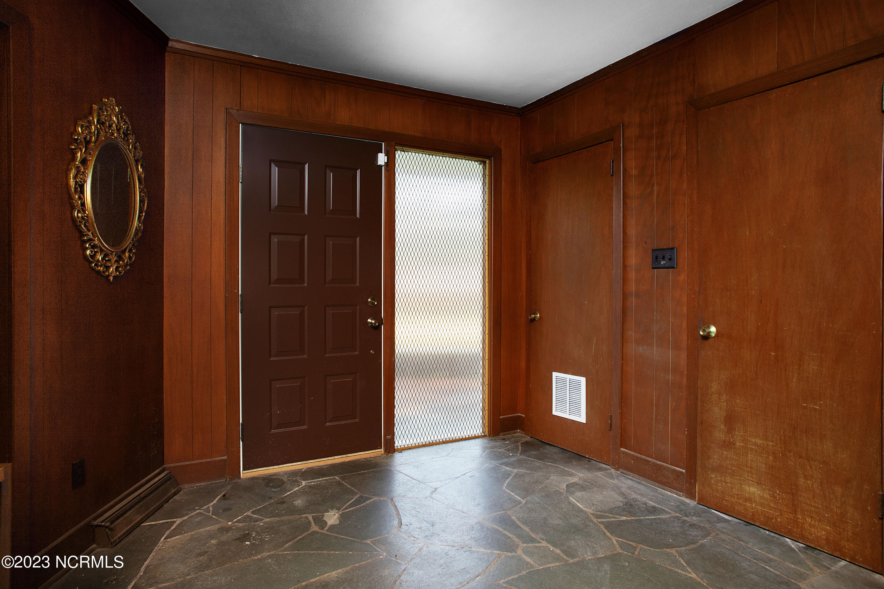 505 Liberty Hill Road Kinston, NC 28501 - Photo 7 of 21 Entry Way