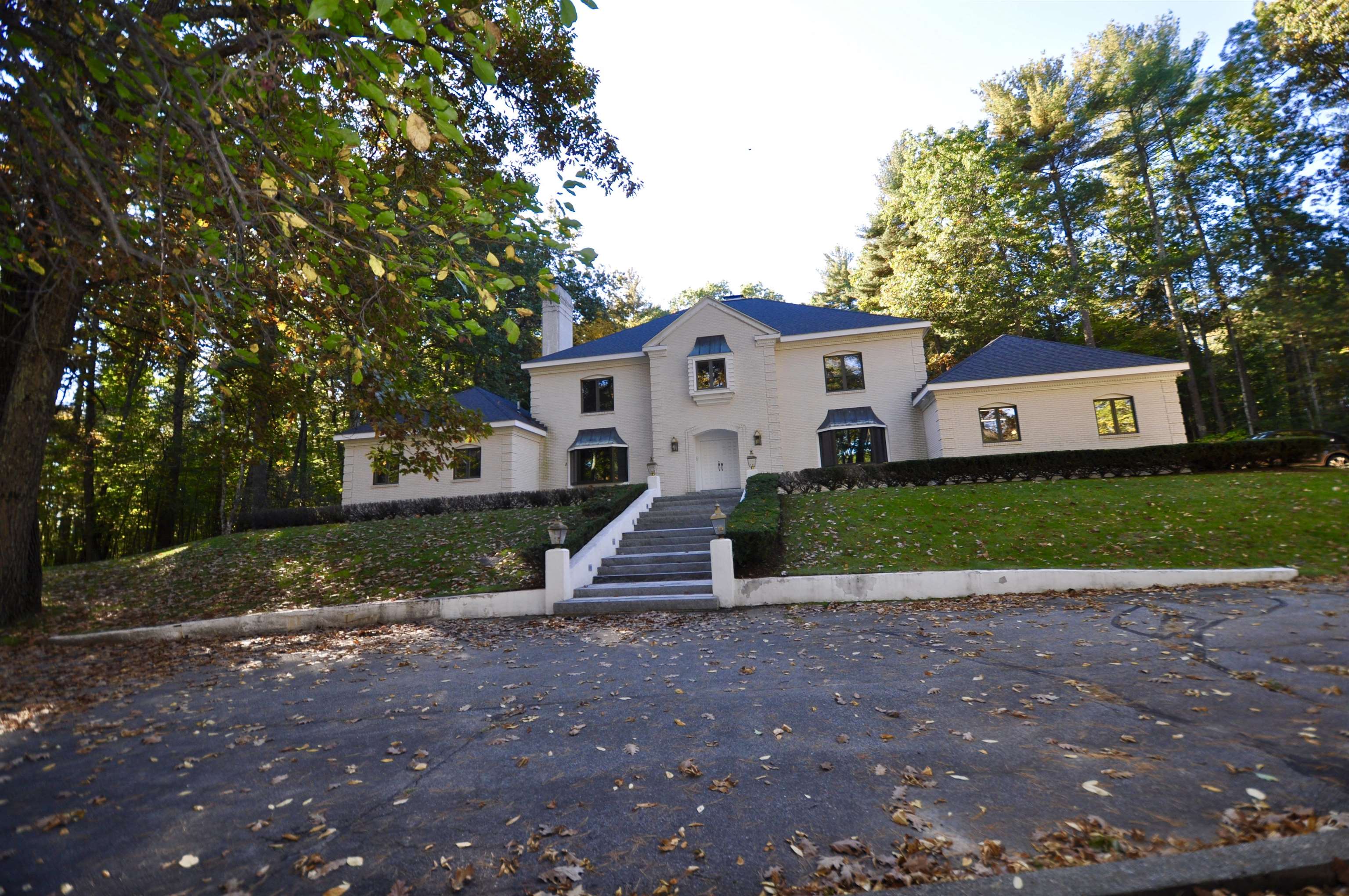 32 Indian Rock Road Nashua, NH 03063 - Photo 1 of 38