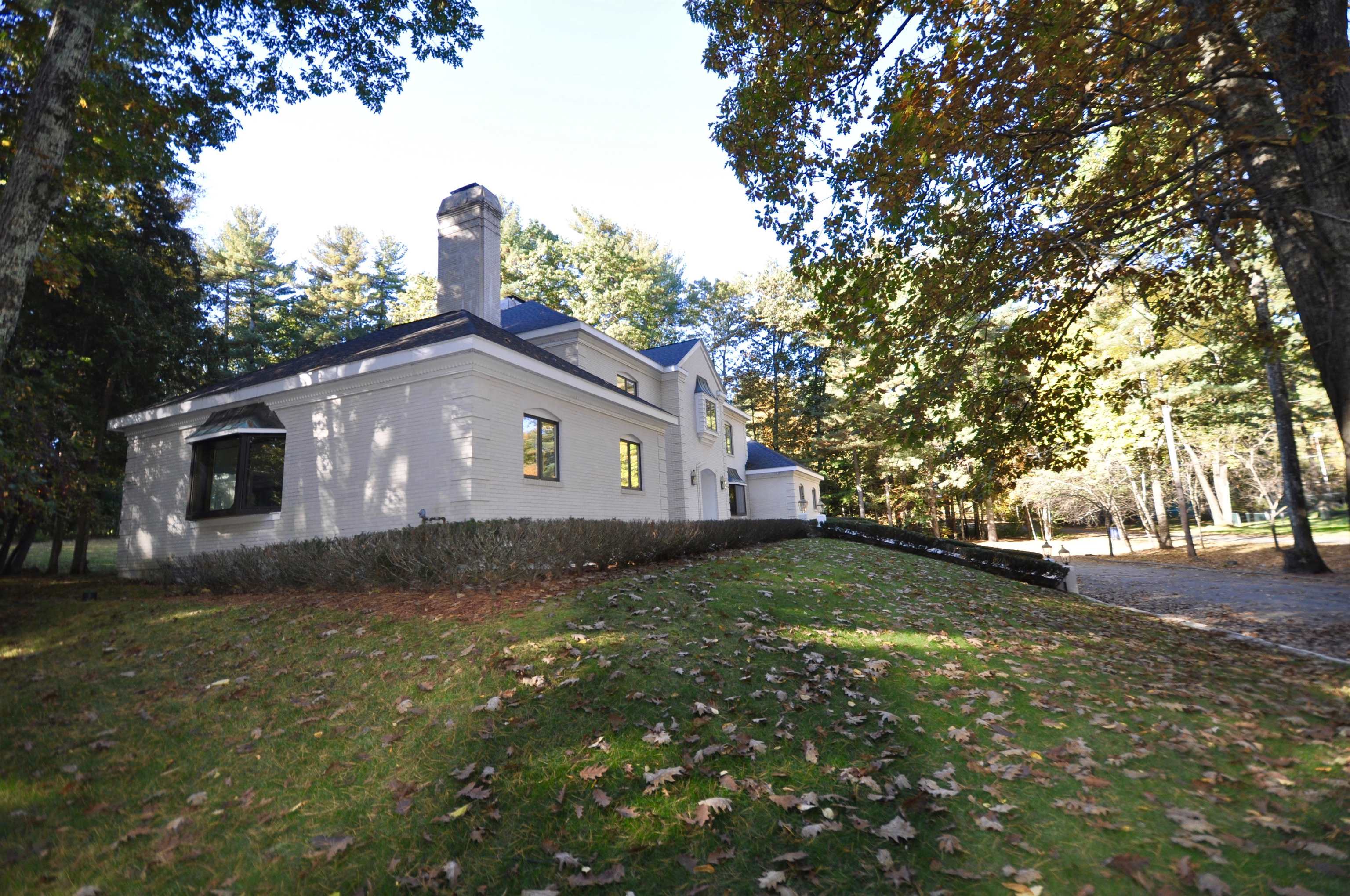 32 Indian Rock Road Nashua, NH 03063 - Photo 5 of 38