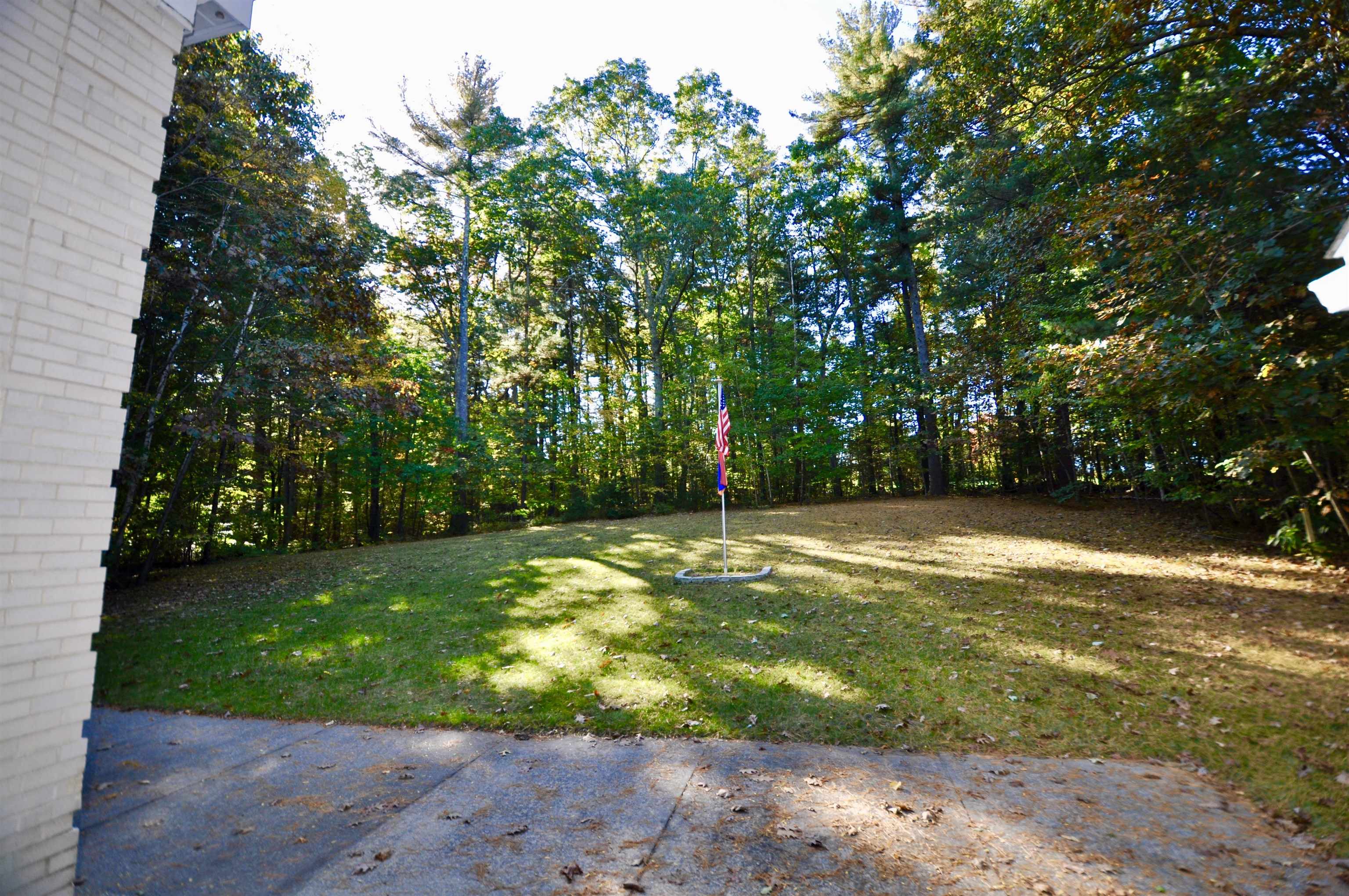 32 Indian Rock Road Nashua, NH 03063 - Photo 9 of 38