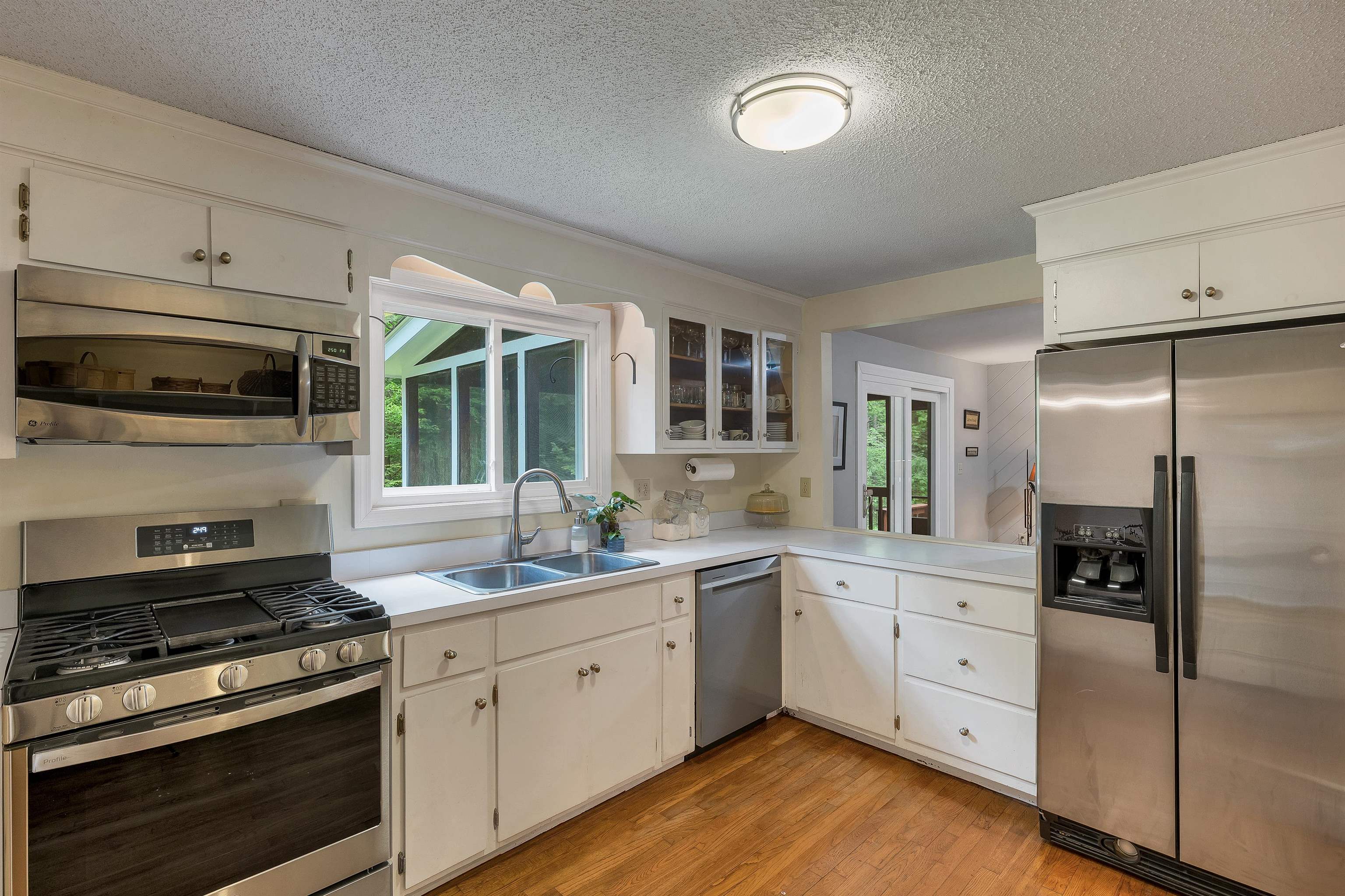 208 Liberty Hill Road Bedford, NH 03110 - Photo 8 of 29