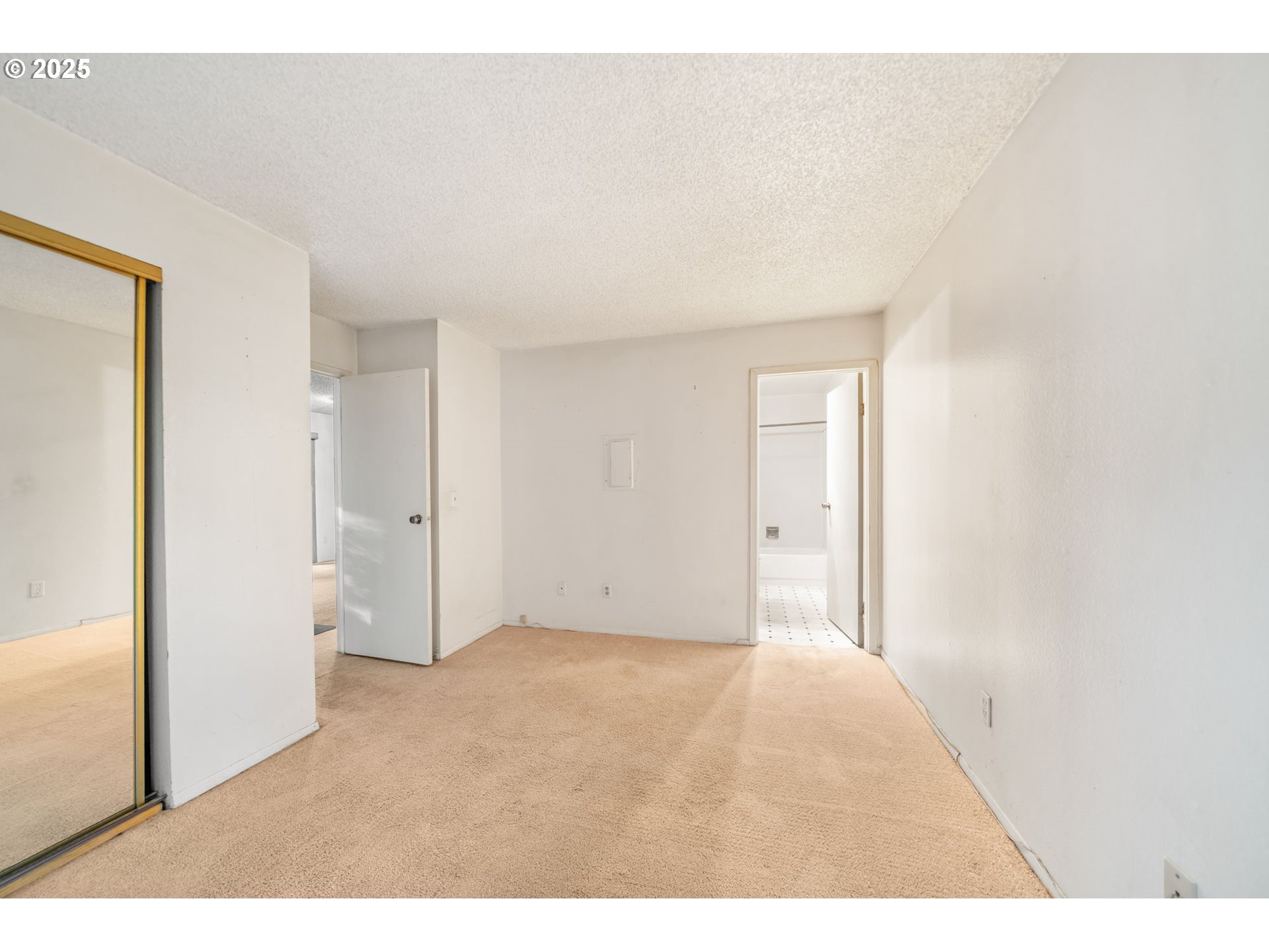 7550 Southwest Barnes Road, Unit E Portland, OR 97225 - Photo 13 of 25 Gallery Image 13