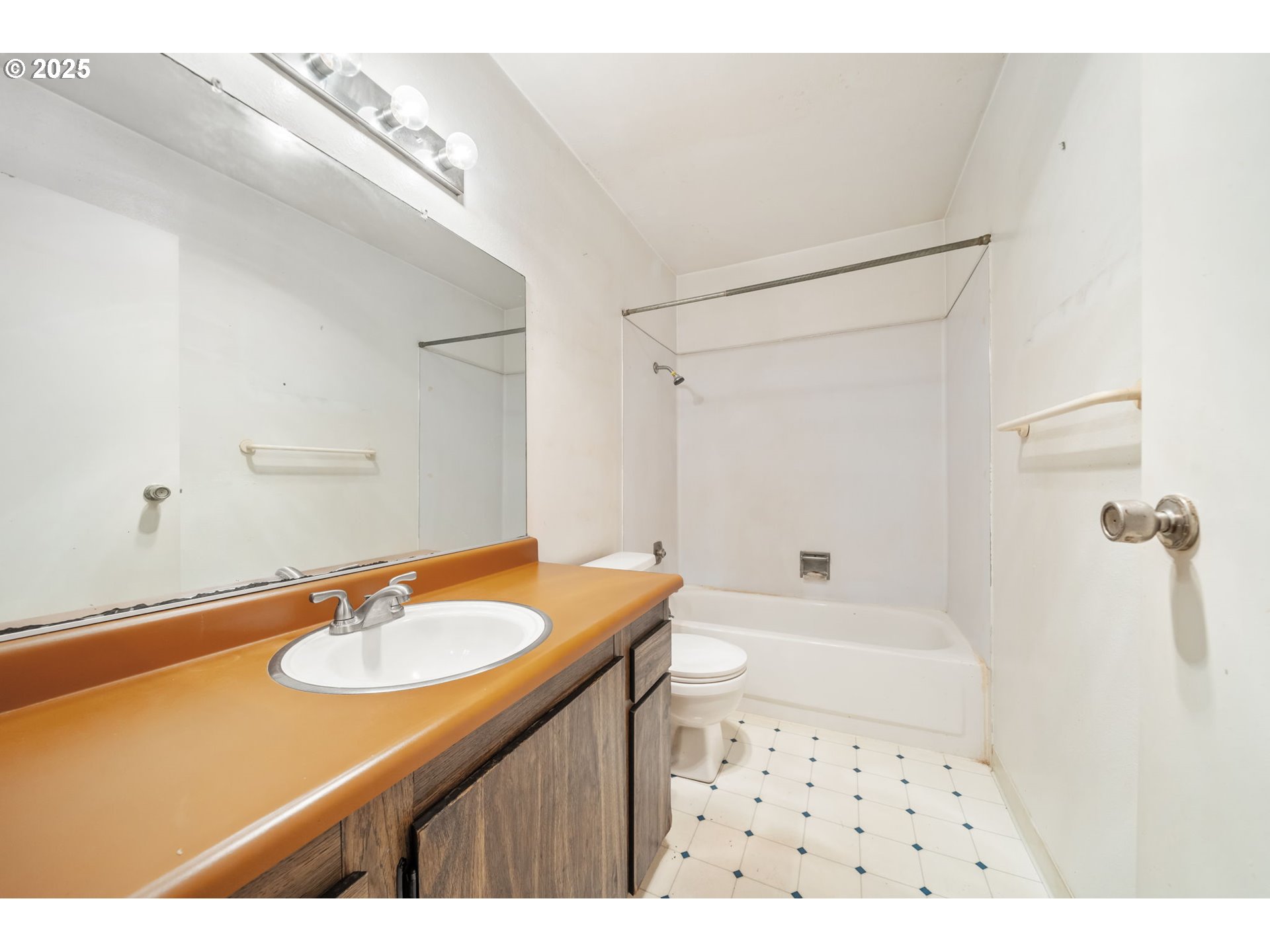 7550 Southwest Barnes Road, Unit E Portland, OR 97225 - Photo 14 of 25 Gallery Image 14