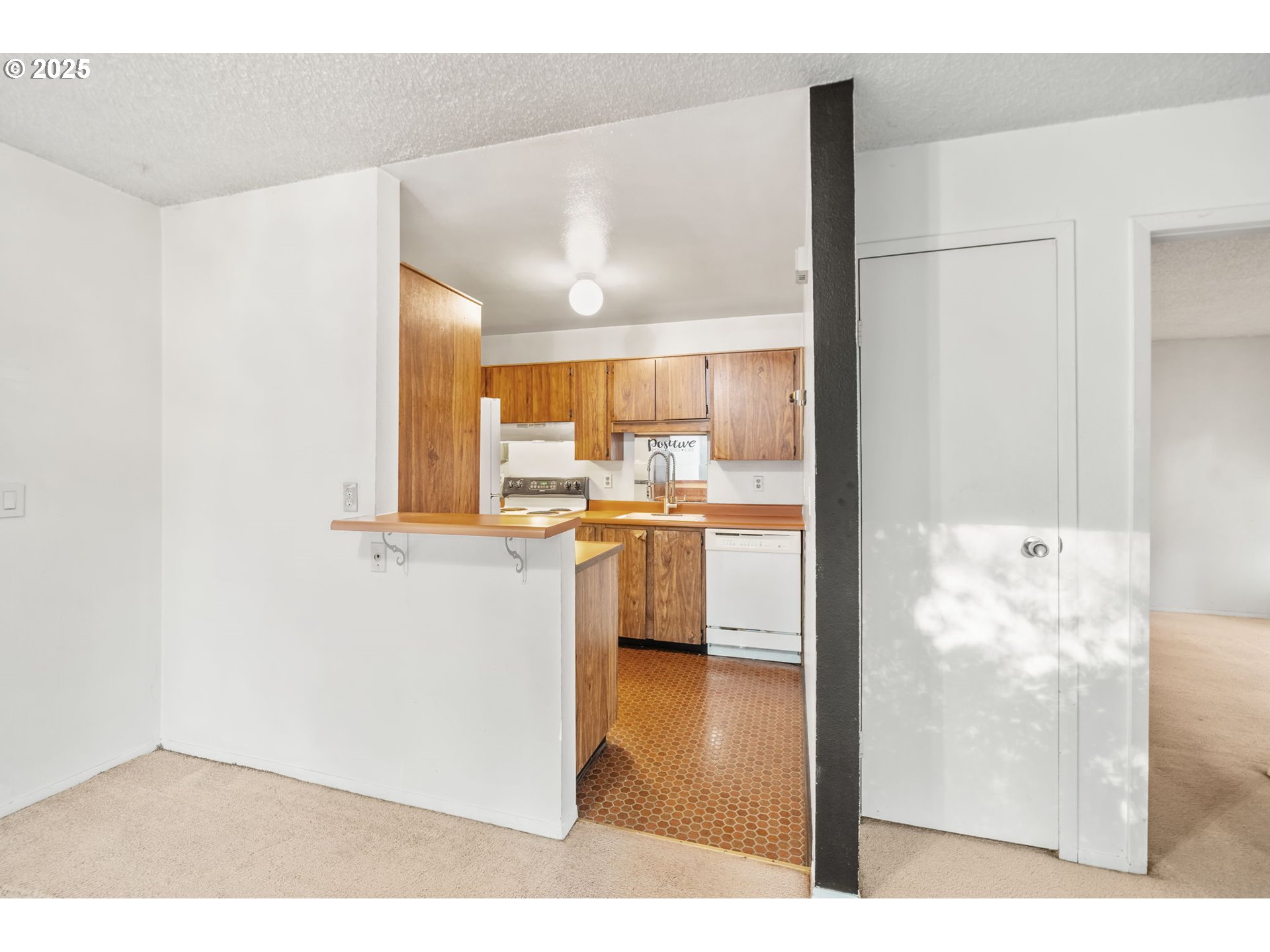 7550 Southwest Barnes Road, Unit E Portland, OR 97225 - Photo 7 of 25 Gallery Image 7
