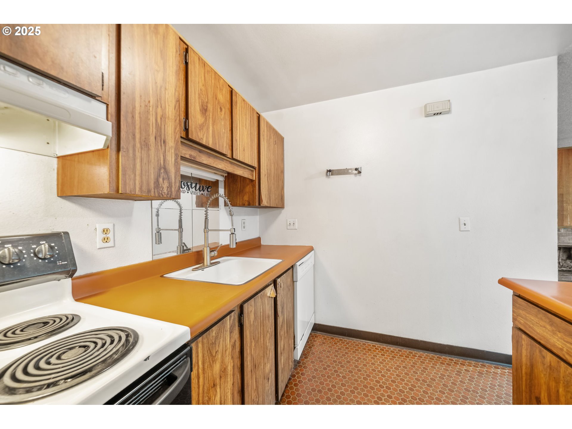 7550 Southwest Barnes Road, Unit E Portland, OR 97225 - Photo 8 of 25 Gallery Image 8