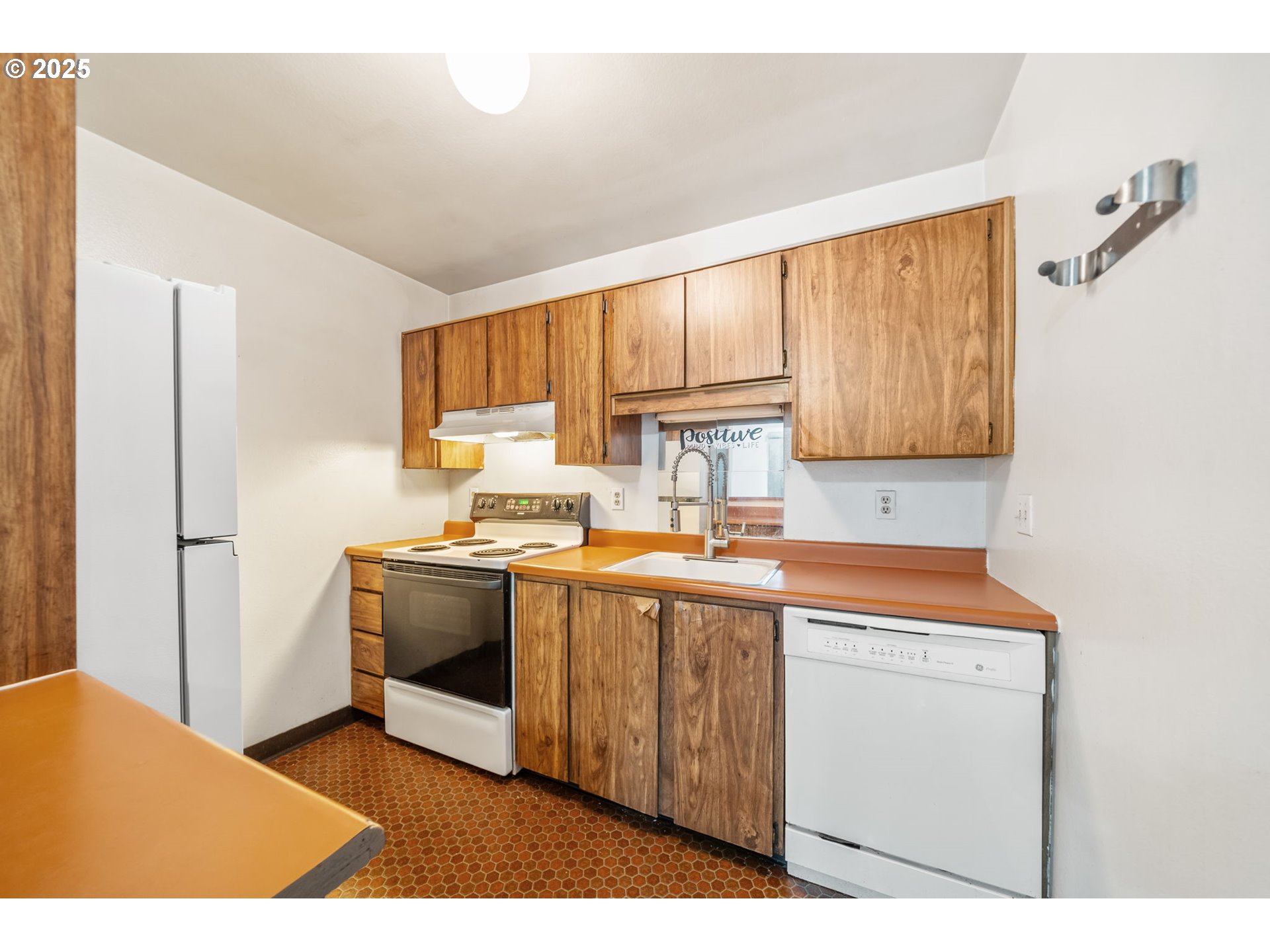 7550 Southwest Barnes Road, Unit E Portland, OR 97225 - Photo 9 of 25 Gallery Image 9