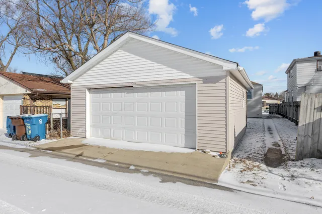 $154,900 | 12338 South Elizabeth Street, Riverdale, IL 60827