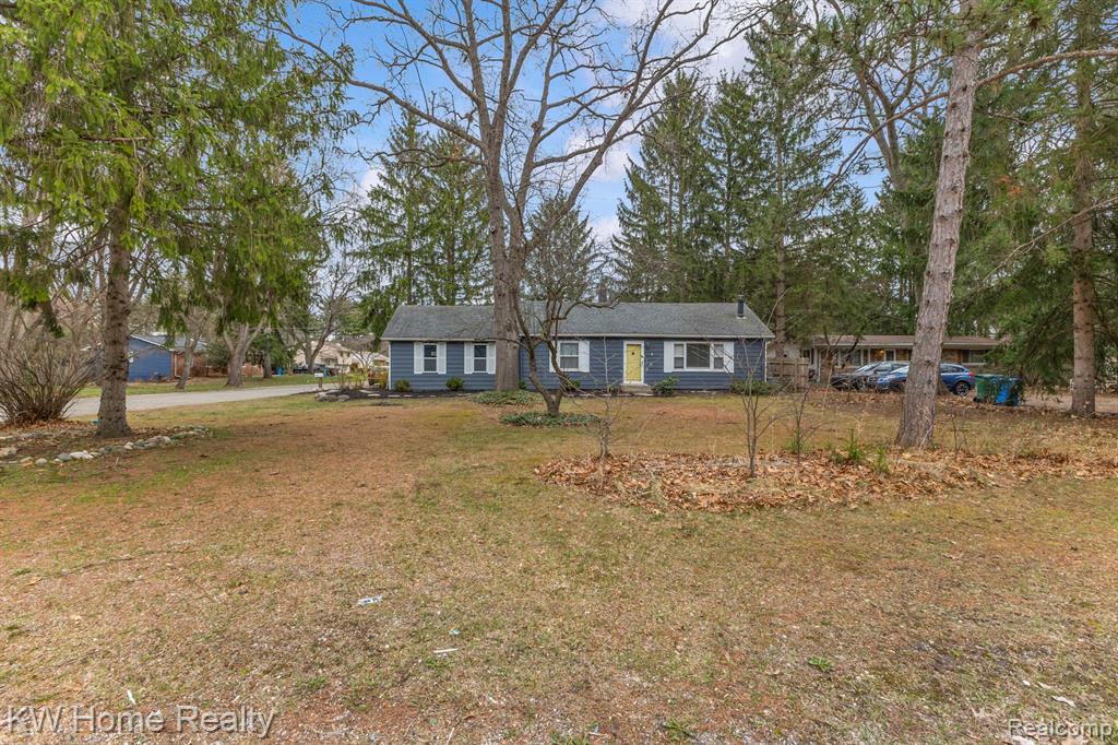 4215 Newton Road Walled Lake, MI 48390 - Photo 4 of 29 Gallery Image 4