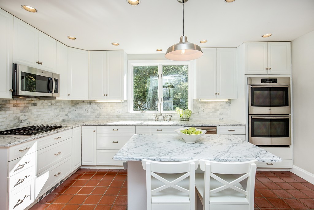 28 Wareland Road Wellesley, MA 02481 - Photo 7 of 22
