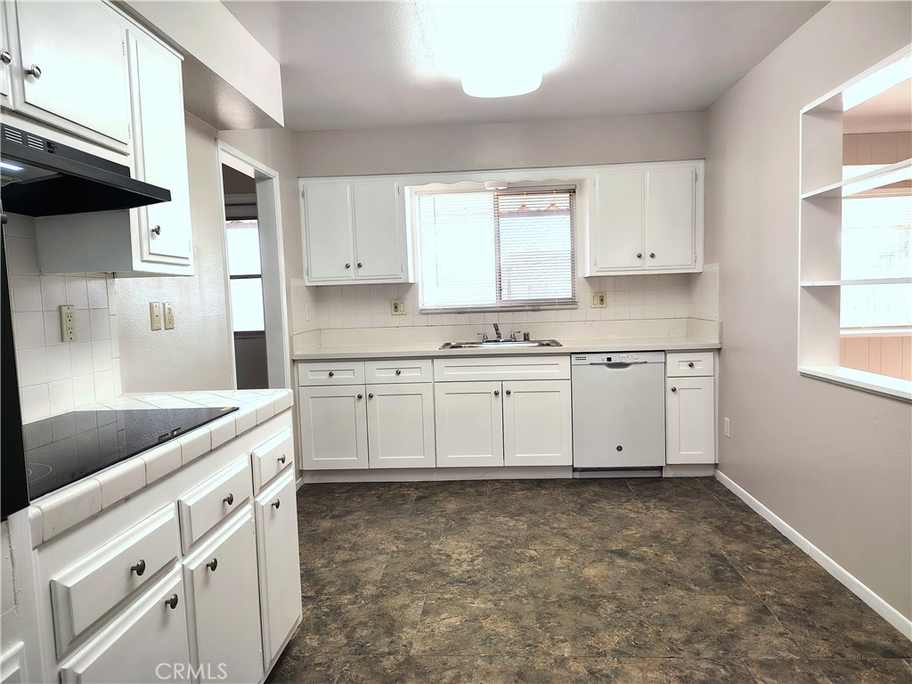 27131 Pinehurst Road Menifee, CA 92586 - Photo 5 of 38