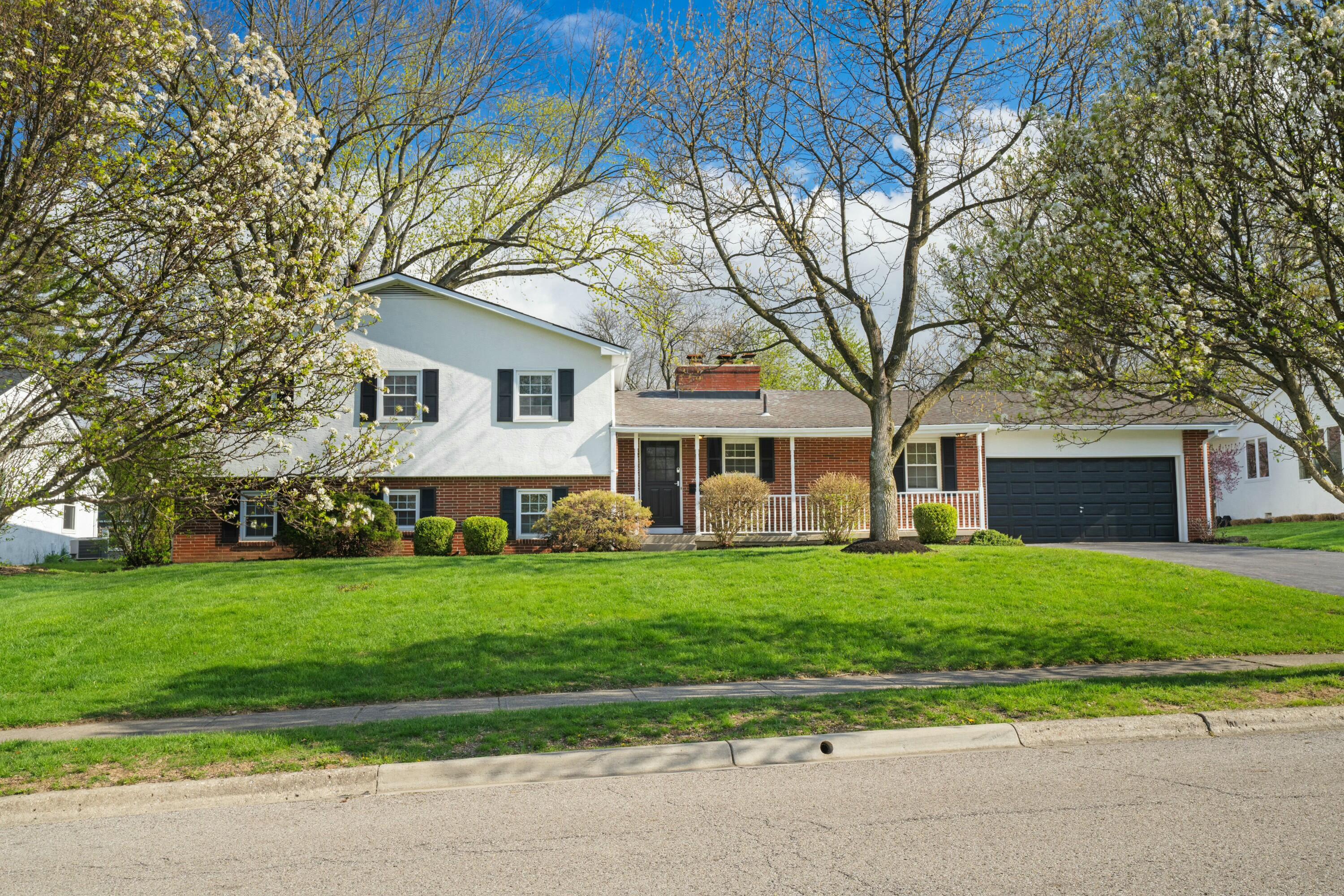 2500 Lytham Road Upper Arlington, OH 43220 - Photo 2 of 69 Front of Home
