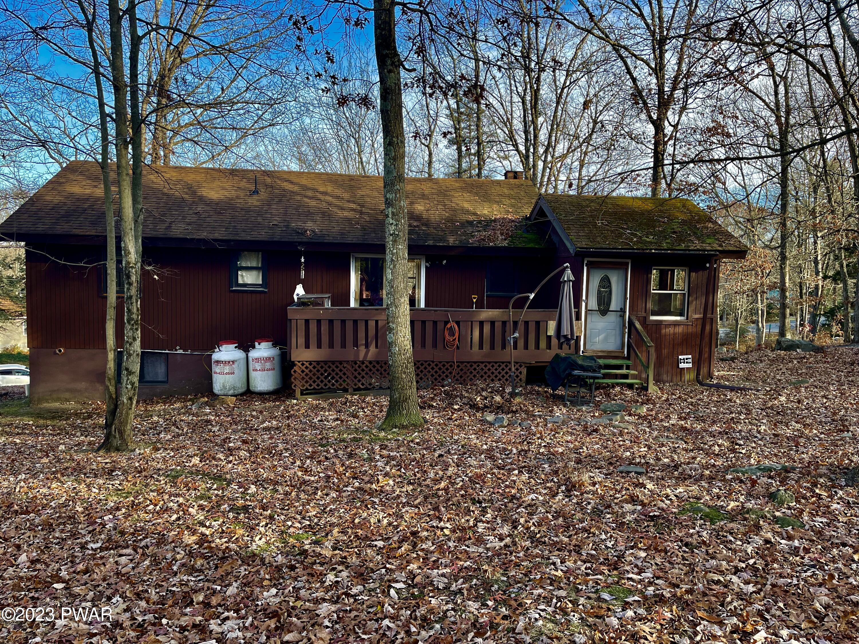 106 Rodeo Lane Hawley, PA 18428 - Photo 3 of 32