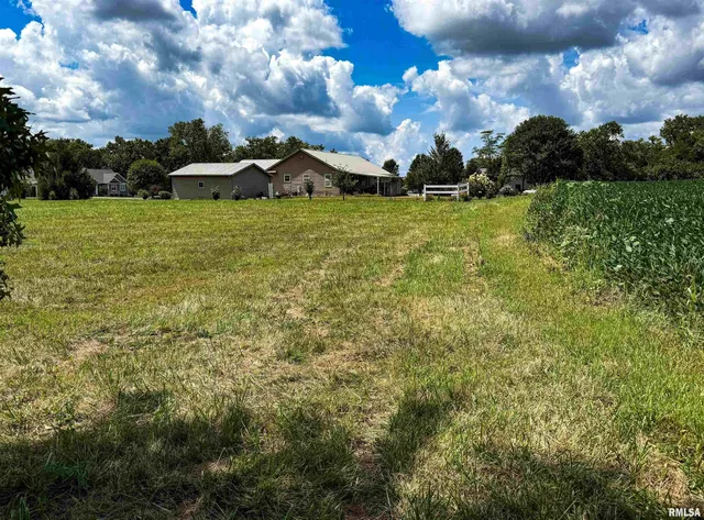 $45,900 | 102 Davis Drive, Watson, IL 62473