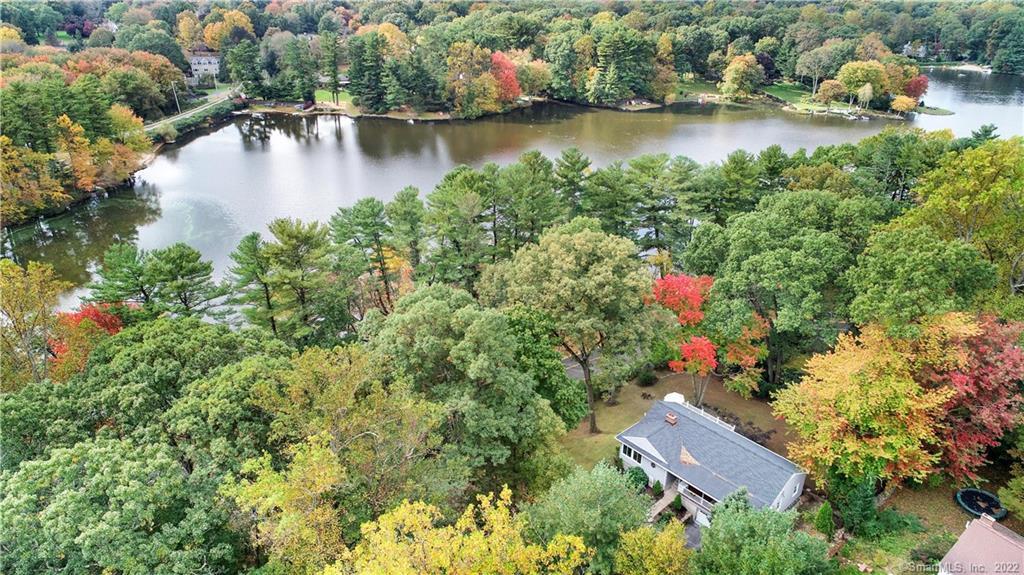an aerial view of residential house with outdoor space and lake view